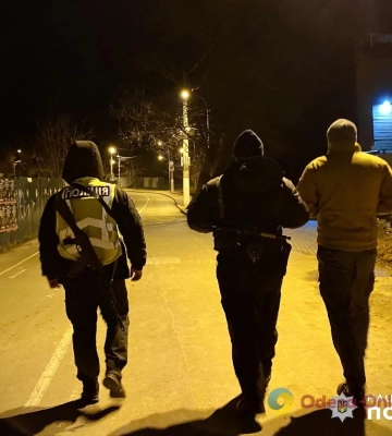 «Нічне місто»: правоохоронці провели профілактичний рейд у Приморському районі Одеси (фото, відео)