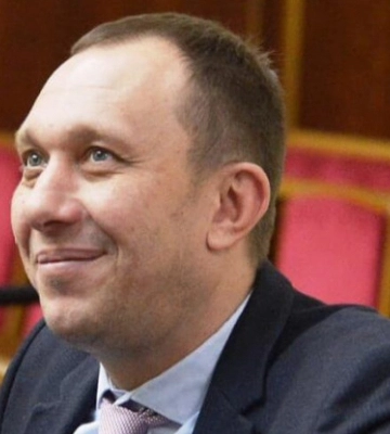 Дві квартири у Києві, будинок у Байківцях, дача у Старому Збаражі та п’ять автівок: що задекларував народний депутат з Тернопільщини