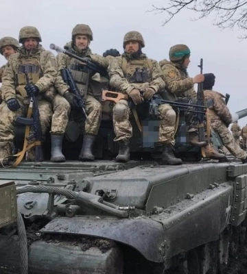 Українські воїни, ймовірно, виходять із Авдіївки – BBC