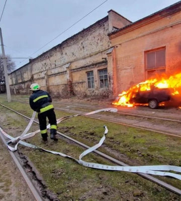 У Дніпрі згорів автомобіль “Славута”