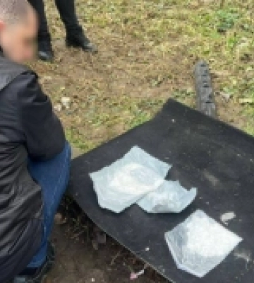 На Закарпатті затримали наркоторговців з партією метамфетаміну на понад півмільйона гривень