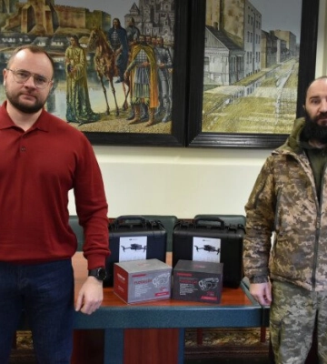 Луцька міська рада передала військовим дрони та тепловізори