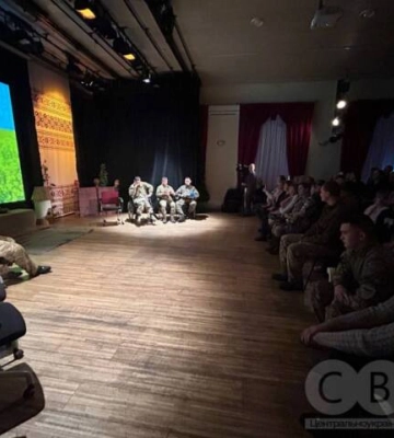 У Театрі корифеїв військові показали виставу в рамках проєкту «Мистецтво лікує» (фоторепортаж)