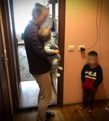 У Бродах 4-річний хлопчик і немовля зачинилися самі у квартирі