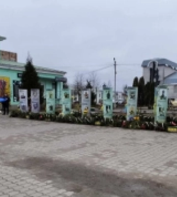 До Дня єднання у центрі Корця розгорнули 30-метровий прапор