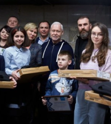 Харківські школярі отримали ноутбуки від ЮНІСЕФ 