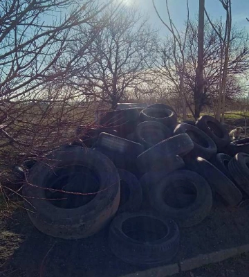 В Одесі виявили несанкціоноване звалище відпрацьованих шин