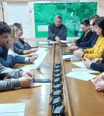 Чиновники зовсім совість втратили: мер крихітного Нетішина та його заступники отримують мільйонні зарплати