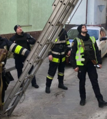 Двоє дітей у Бродах зачинились самі у квартирі
