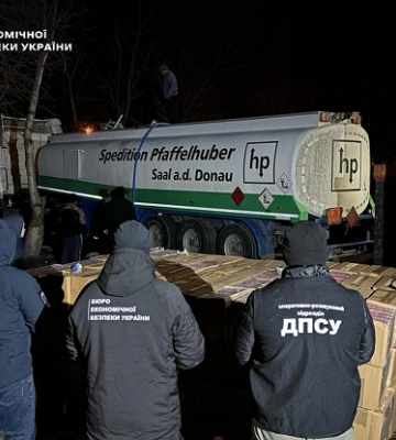 У Чернівцях вилучили третій бензовоз із сигаретами. Загальна вартість контрафакту перевищує 21 млн грн
