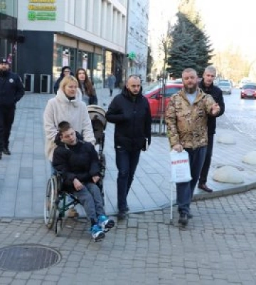 Доступність міського простору для маломобільних груп населення інспектували напередодні в Ужгороді