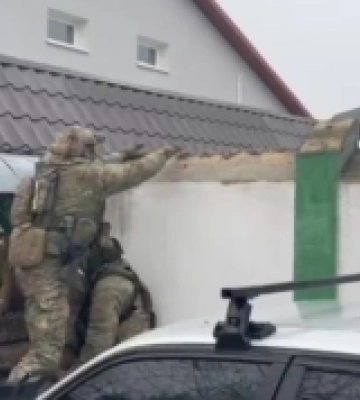 Утримували у підвалі та змушували жебракувати: одеські поліцейські затримали групу зловмисників