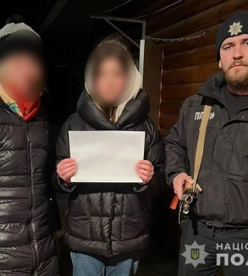 Конотопські поліцейські повернули додому зниклу неповнолітню