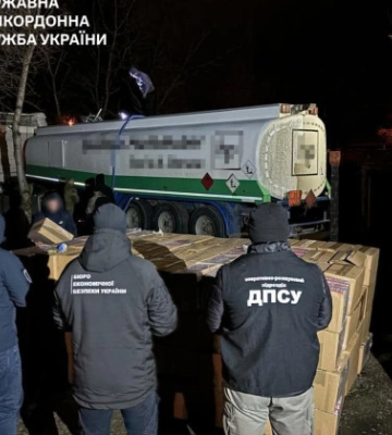 Детективи БЕБ у Чернівцях виявили контрабандні сигарети на 5 млн гривень