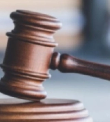 У Сарнах судили чоловіка, який з будинку поцупив гроші, золото та дорогоцінне каміння