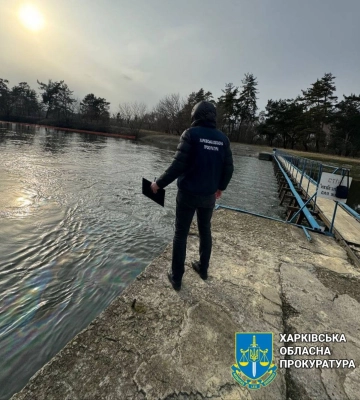У забруднених паливом річках Харкова збирають проби та оцінюють збитки