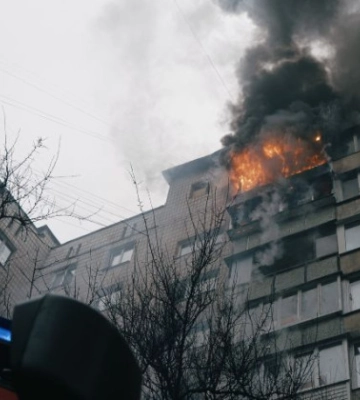 У Києві спалахнула пожежа у багатоповерхівці
