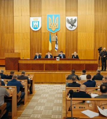 Зміни в бюджеті, підтримка військових, облаштування укриттів: що обговорили на сесії Івано-Франківської обласної ради
