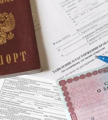 Чат-бот вместо свидетельств — у оккупантов в Мелитополе некому выдавать важные документы