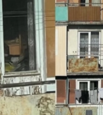 Волиняни скаржаться на чоловіка, який голяка засмагає на балконі