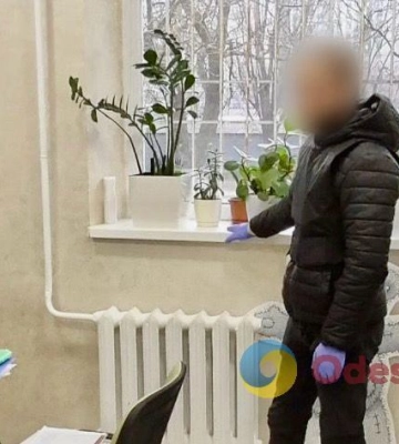 На Одещині лікарка обіцяла чоловіку за майже дві тисячі доларів допомогти підтвердити інвалідність