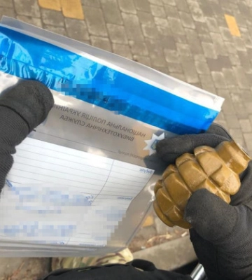 В Одесі чоловік за тисячу гривень продавав в парку гранату із запалом