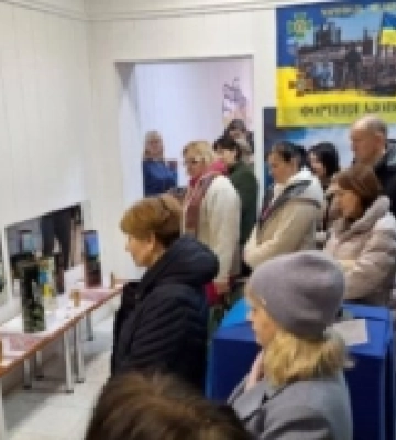 Мистецтво як зброя: в Ізмаїлі на Одещині відкрили виставку з сотнею розписаних гільз та тубусів