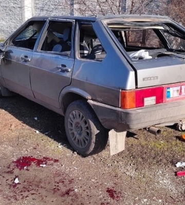 Окупанти на Дніпропетровщині атакували дроном авто: постраждали двоє людей. Фото