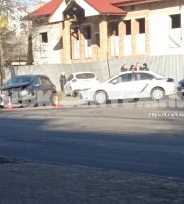 У Луцьку – аварія на перехресті: працює поліція 