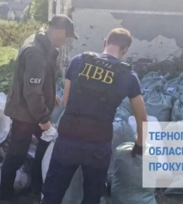 На Тернопільщині поліцейський підпільно виготовляв тютюн