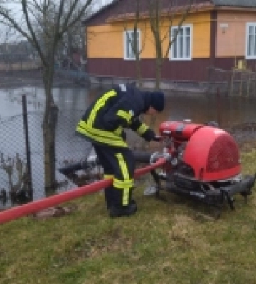 Минулої доби волинські рятувальники тричі виїжджали на пожежі