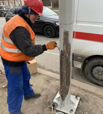 На вулицях Одеси продовжують роботи з ремонту освітлення та ліквідації аварійних ситуацій