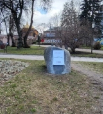 В Острозі цілком декомунізували центральний парк.ФОТО