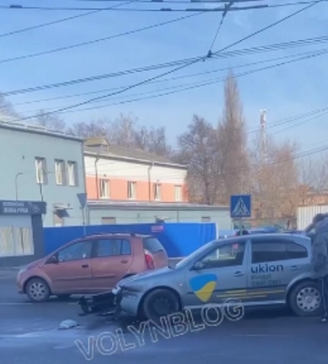 У Луцьку на Ковельській трапилася ДТП за участю таксі