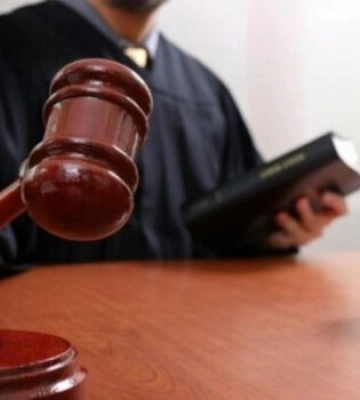 Штраф 446 760 грн и миллион на ВСУ: в Житомире вынесли приговор за схему выезда за границу