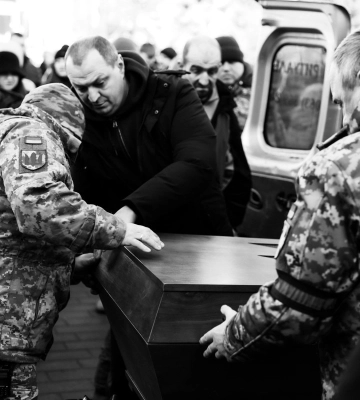 Пішов у бій, як справжній командир: прощання з Героєм у Луцьку. Фото