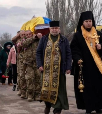 Повернувся на щиті: у Нікополі провели в останню путь загиблого Героя