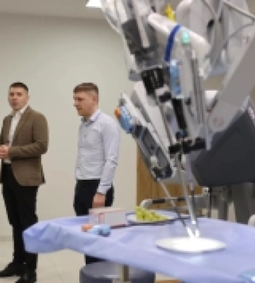 Дитячій лікарні Львова благодійники подарували робота-хірурга Da Vinci Si