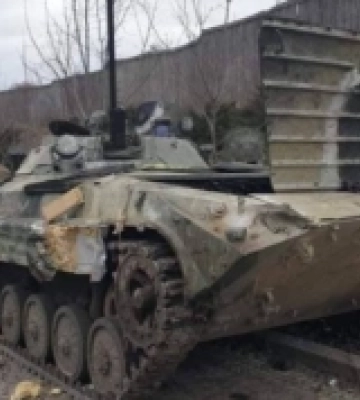 "Кількість покинутої важкої техніки РФ на Олешківській трасі проглядається навіть із космосу": Гуменюк про Херсонщину