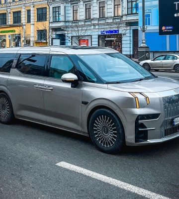 В Киеве заметили дорогой семейный электрокар от Geely и Volvo с запасом хода 800 км 