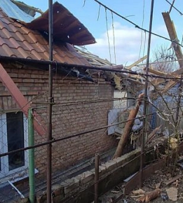 Очередной обстрел Никопольщины: осколками ранило мужчину