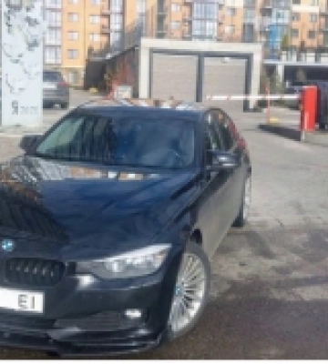 У Луцьку власнику «BMW» виписали штраф за неправильну парковку