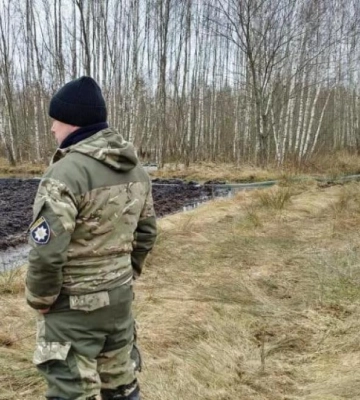 На Рівненщині нелегальні копачі бурштину побилися з поліцейськими