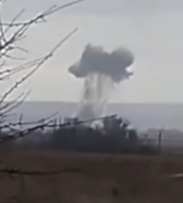 На Луганщині російський пілот спрямував підбитий літак на мирні будинки
