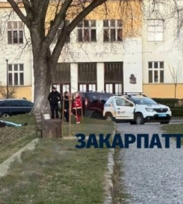 В Ужгороді біля будівлі ОВА виявили тіло чоловіка