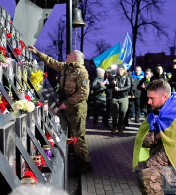 Молебень та хода пам&#039;яті: у Києві вшанували Героїв Небесної Сотні