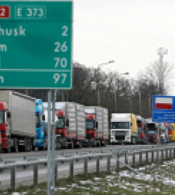 Блокада фермерів у Польщі: один КПП повністю заблокували, руху поїздів намагалися перешкодити