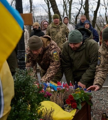 Сирський з Умєровим та Баргилевичем вшанували бійців, загиблих в районі Дебальцево у 2015 році