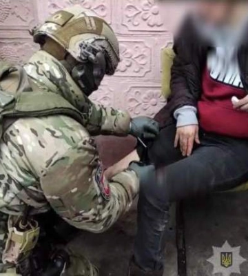 Незаконно утримував власну матір та неповнолітню дівчину: на Вінниччині підозрюють чоловіка