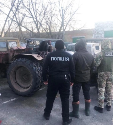Незаконний промисел та опір поліцейським: на Рівненщині правоохоронці затримали старателя